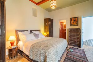 مكواة/لوح كي وواي فاي وملاءات أسرّة