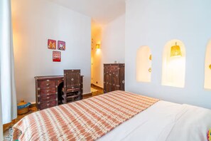 مكواة/لوح كي وواي فاي وملاءات أسرّة