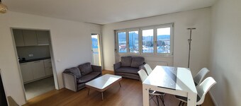 Quiet, central living with panoramic views - 20 minutes by train to Zurich main station