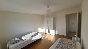 Fer et planche Ă repasser, Wi-Fi, draps fournis