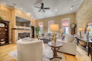 TV, fireplace