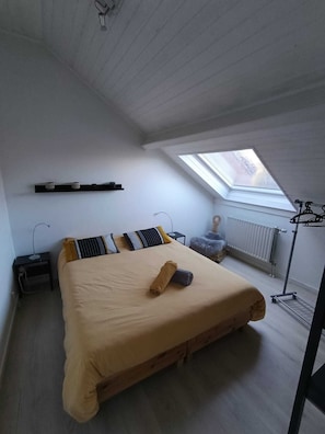 WiFi, bed sheets