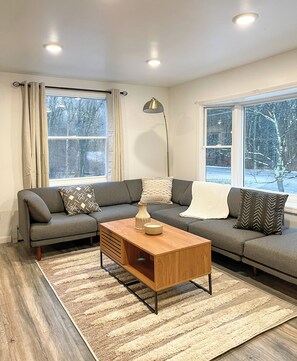 TV - Modern 3-BR Home w/Game Room & Fire Pit - Near Hunter, HITS, & Woodstock (Saugerties)