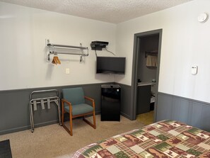Single Room | Free WiFi, bed sheets - Mountain Valley Lodge & Campground (Thompsonville)