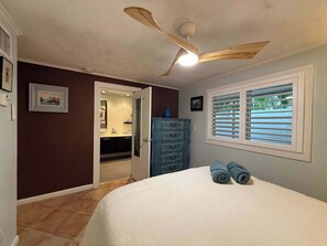 1 bedroom, desk, iron/ironing board, travel cot - Delray Beach Private 1 bed/1 bath w Patio, BBQ (Delray Beach)