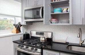 Private kitchen - Charming one-bedroom apartment wit A/C in the lively heart of Brooklyn. (brooklyn)