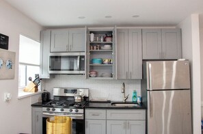 Private kitchen - Charming one-bedroom apartment wit A/C in the lively heart of Brooklyn. (brooklyn)