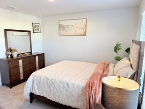 3 chambres, fer et planche à repasser, Wi-Fi, draps fournis