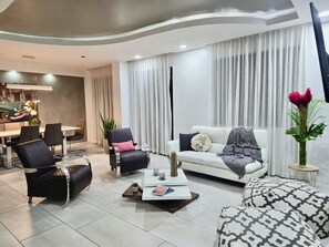 Living area - Contemporary dream stay by Av. Escazu, CIMA hosp. (San Rafael de Escazú)