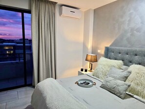 2 bedrooms, iron/ironing board, bed sheets - Contemporary dream stay by Av. Escazu, CIMA hosp. (San Rafael de Escazú)