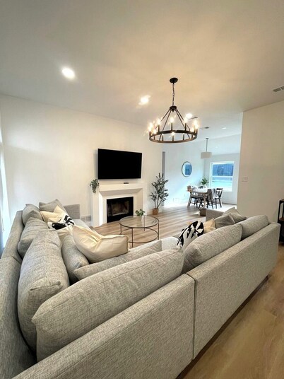 Modern Home Near Downtown Dallas, Easy Hwy Access