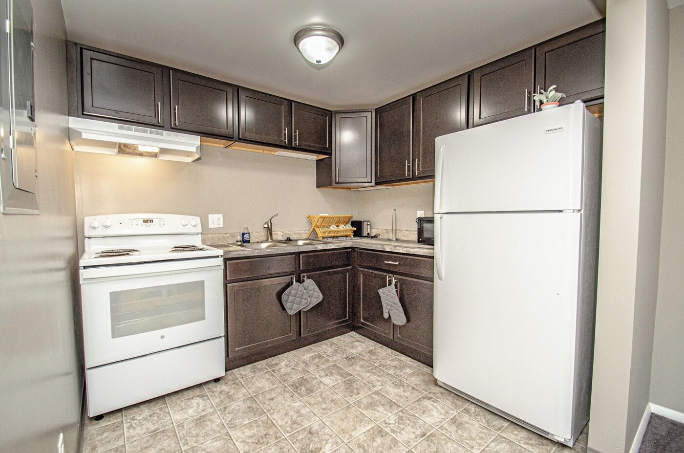 冰箱、微波炉、烤箱、炉灶