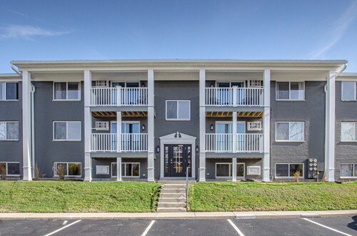 Studio Neutral Chick - near Kettering hospital, Wright Patterson AFB and WSU