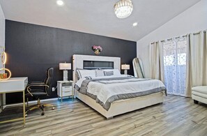 Iron/ironing board, WiFi, bed sheets - Upscale Modern Getaway Near Lake Hefner 3BR • Stylish (Oklahoma City)