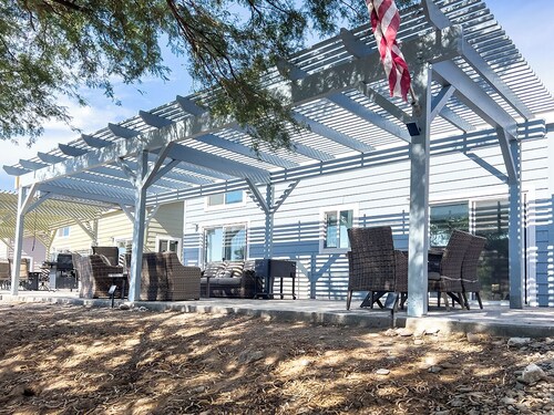 All-american Escape, Riverfront! WB3