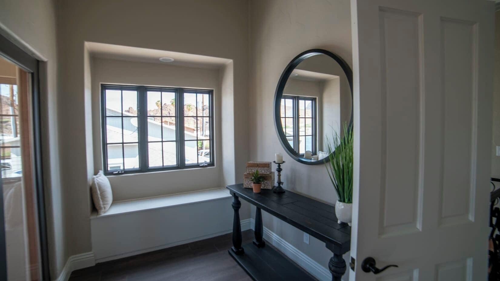 المنشأة من الداخل