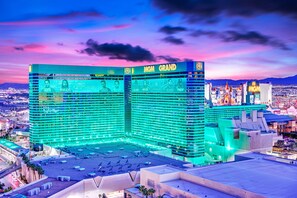 Interior - Skyline Serenity-strip,pool,f1 View-no Resort Fee (Las Vegas)