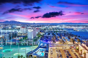 Interior - Skyline Serenity-strip,pool,f1 View-no Resort Fee (Las Vegas)