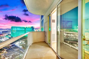 Interior - Skyline Serenity-strip,pool,f1 View-no Resort Fee (Las Vegas)