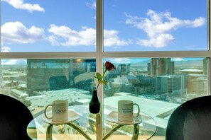 Interior - Skyline Serenity-strip,pool,f1 View-no Resort Fee (Las Vegas)