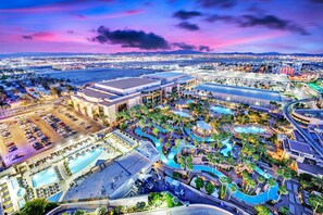 Interior - Skyline Serenity-strip,pool,f1 View-no Resort Fee (Las Vegas)