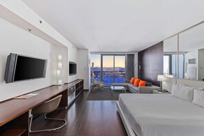 Interior - Beautiful Studio, Stunning Views Balcony Access (Las Vegas)