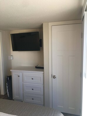 Interior - Margaritaville at River Lodge! Right on the River! WB4 (Parker Dam)