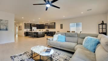 House (4 Bedrooms) | Front of property