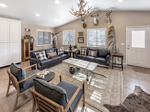 House (4 Bedrooms) | Front of property