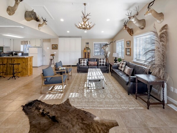 House (4 Bedrooms) | Interior