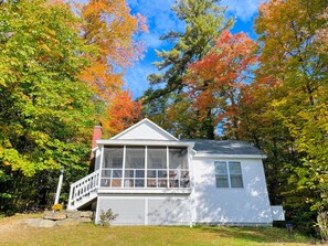 Interior - 11G Quintessential New England Cottage With Fantastic Views! Pool gym Passes (Sugar Hill)