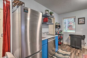 Fridge, oven, dishwasher, coffee/tea maker