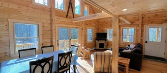 18ha Log Home Close to Franconia Notch Privacy, Fire Pit, Wifi, Pool gym Passes