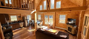 18ha Log Home Close to Franconia Notch Privacy, Fire Pit, Wifi, Pool gym Passes