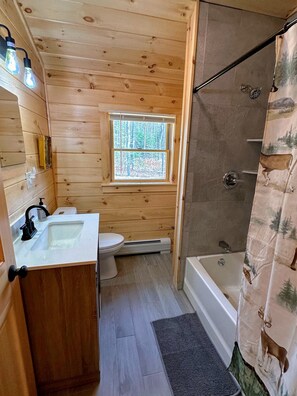 Interior - 18ha Log Home Close to Franconia Notch Privacy, Fire Pit, Wifi, Pool gym Passes (Sugar Hill)