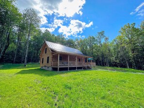 Interior - 18ha Log Home Close to Franconia Notch Privacy, Fire Pit, Wifi, Pool gym Passes (Sugar Hill)