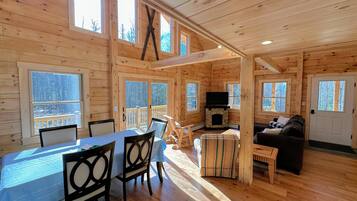 Chalet (3 Bedrooms) | Interior