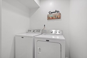 Interior - 3BD 102 Madison Ter (Springfield)