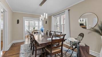 House (4 Bedrooms) | Interior