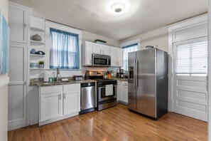 Talo (4 Bedrooms) | Sisätilat