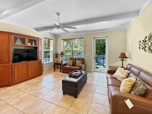 Interior - Avenida De Cortez (Siesta Key)