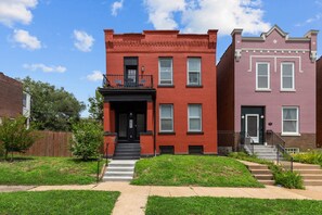 Interior - Red Brick Hideaway (St. Louis)