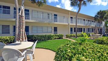 Vista frontal de la propiedad