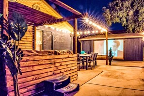 Outdoor dining - St. George Digital Nomad Base w/ Putting Green, Gym, Game Room & Outdoor Cinema (St. George)