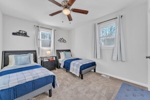 3 bedrooms, iron/ironing board, WiFi, bed sheets