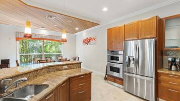 Villa (4 Bedrooms) | Interior