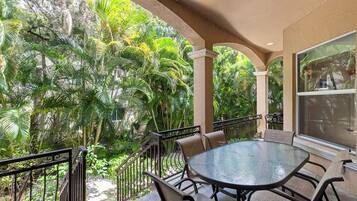 Villa (4 Bedrooms) | Interior