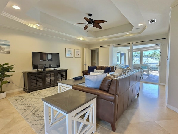 TV - Waterside Villa (Siesta Key)
