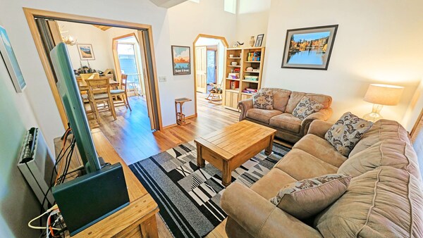 Alpine Hot Tub Retreat With Sharc Access - Sunriver, OR