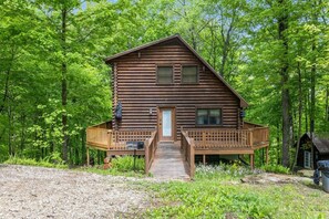 Chalet (6 Bedrooms) | Front of property - Hot Tub & Wifi - Birdsong - Red River Gorge, KY (Stanton)